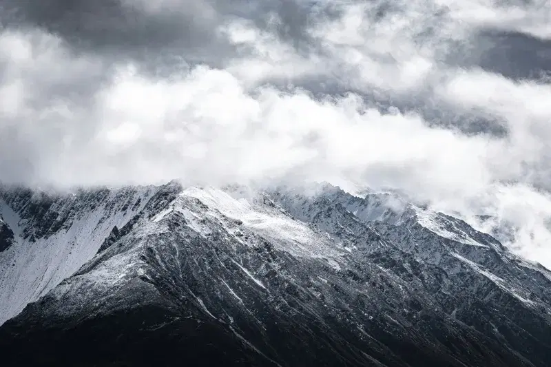 Cover Image for Capturing the Beauty of New Zealand's Mountains: Essential Gear for Landscape Photography