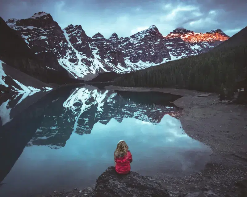 Cover Image for Capturing the Beauty of Moraine Lake: Photography Tips for Outdoor Enthusiasts