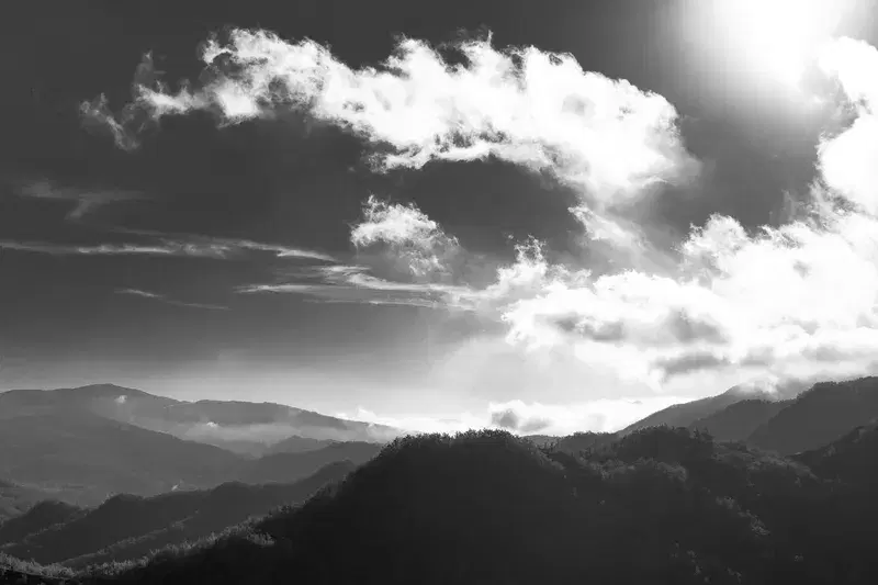 Cover Image for Capturing the Beauty of Mountains: Tips for Grayscale Photography