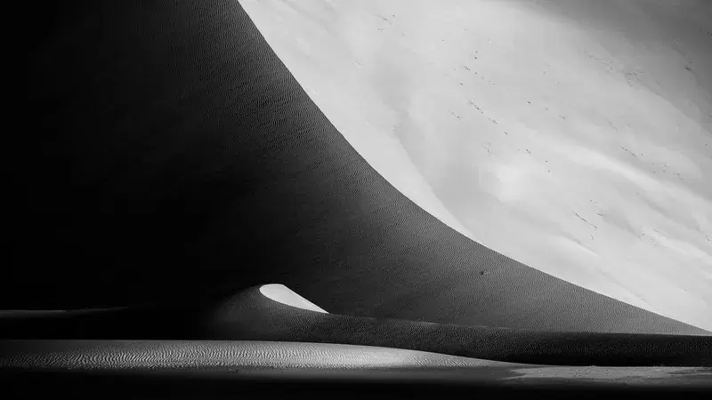 Cover Image for Capturing the Essence of Desert Landscapes: Tips for Photographing Sand Dunes