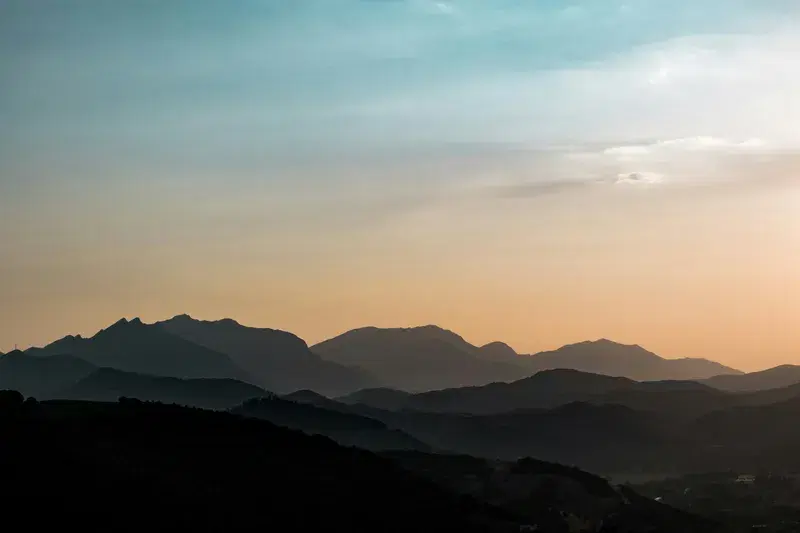 Cover Image for Capturing the Golden Hour: Tips for Mountain Photography