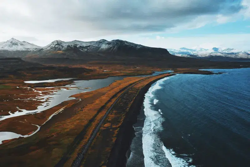 Cover Image for Capturing Iceland's Beauty: Essential Photography Tips for Coastal Landscapes