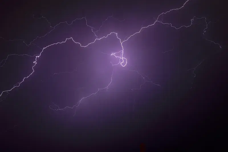 Cover Image for Essential Equipment for Photographing Lightning: A Guide
