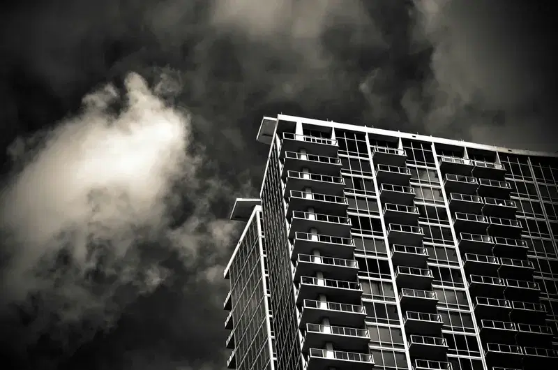 Cover Image for Mastering Grayscale Photography: Tips for Capturing Urban Architecture