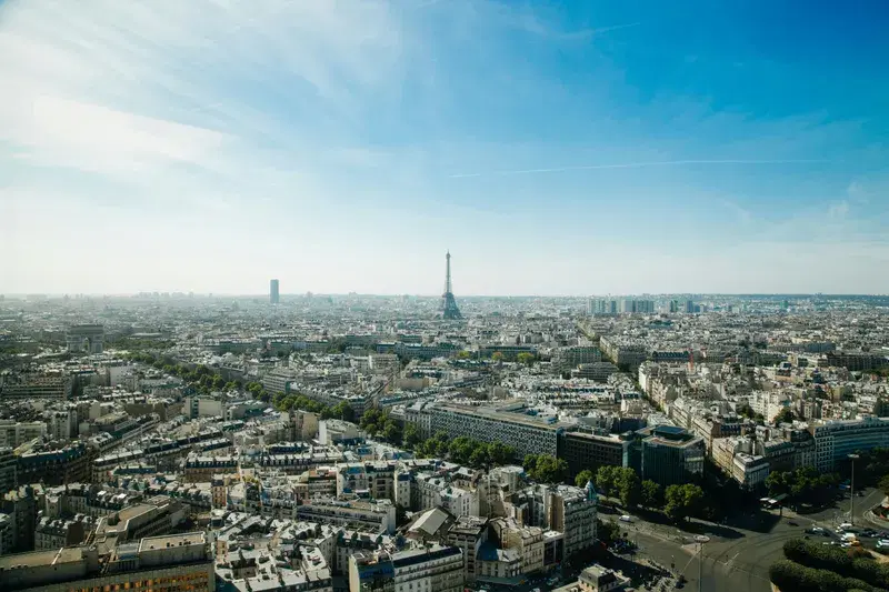 Cover Image for Capturing the Urban Landscape: A Guide to Aerial Photography